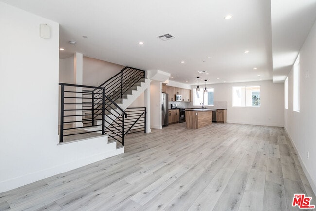 Foto del edificio - 4295 1/2 Tujunga Ave