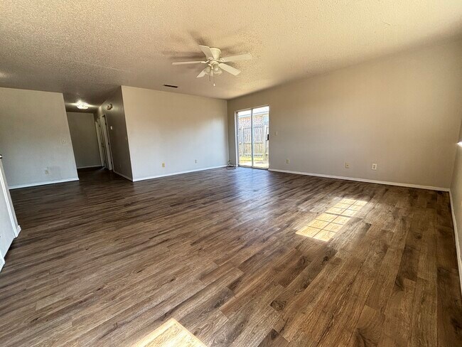 Foto del edificio - 3166 Singletree Ave
