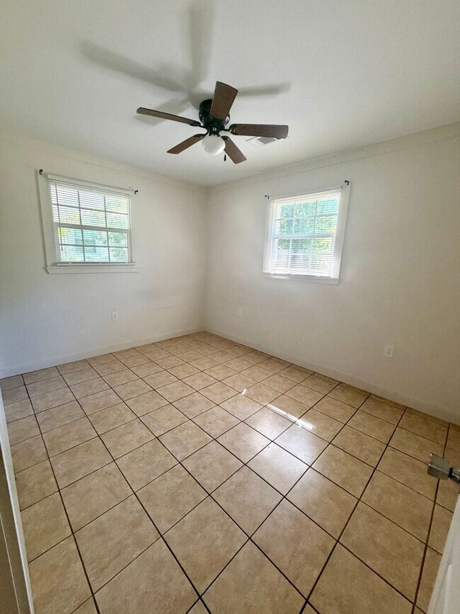 Foto del edificio - 3 Bed 1 Bath Brick Home