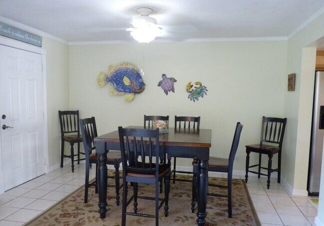 Foto del edificio - 8718 Bay Ct