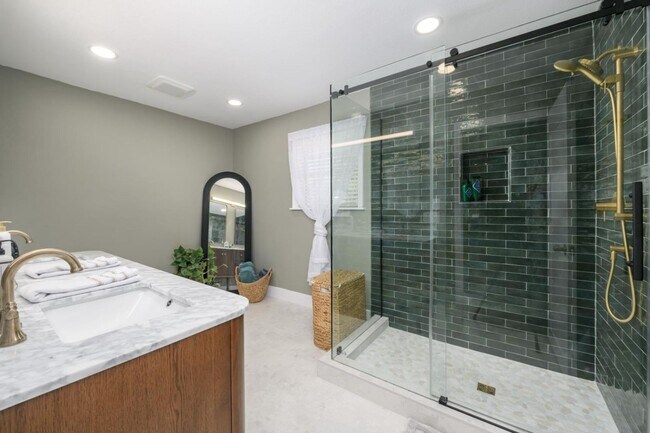 Building Photo - Nice spacious home near Citrus Heights