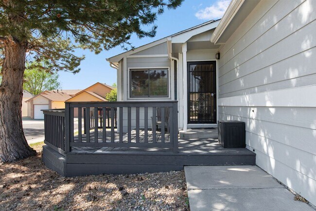 Foto del edificio - Classic 3 Bedroom 2 Bathroom in Fort Collins Ranch in an Incredible Location!