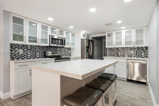 Building Photo - 6657 SW 139th Ave