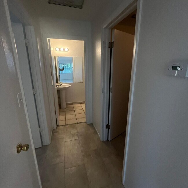 Foto del edificio - 3708 Estelle Ave