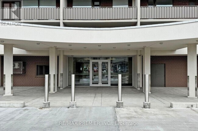 Photo du bâtiment - 666-1666 Spadina Ave.