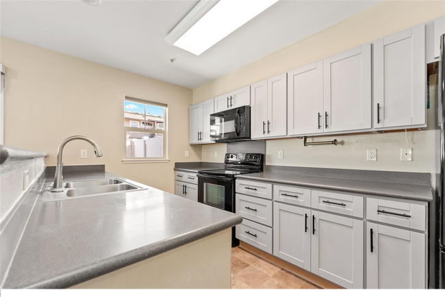 Foto del edificio - 3/2.5 with enclosed garage in the Heart of Kapolei - Nohona II