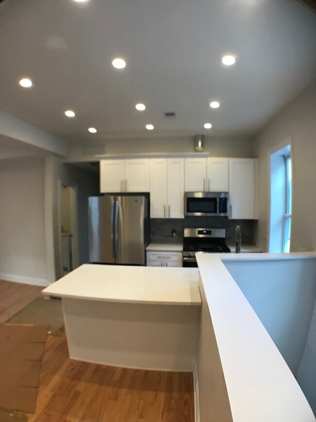 Foto del edificio - 846 N Hermitage Ave