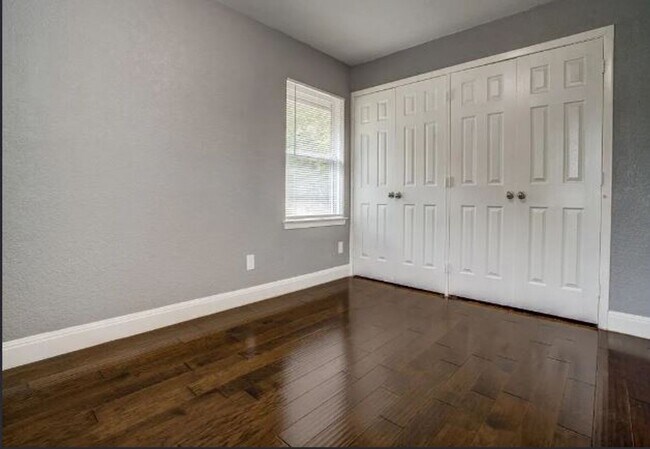 Foto del edificio - 7027 Coleshire Dr