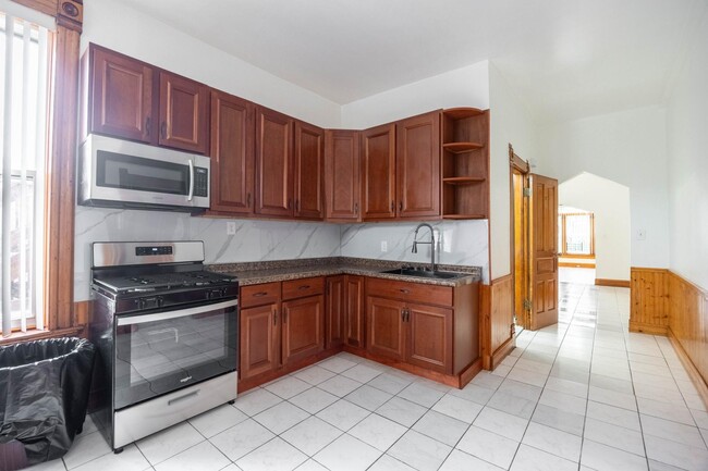 Photo - 2734 West Haddon Avenue #2 Apartment
