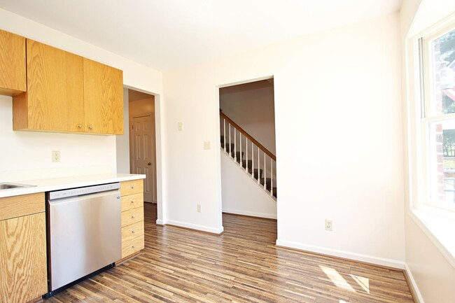 Building Photo - Brick Duplex With Convenient Rio Rd Location