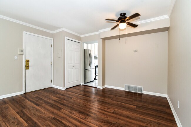 Foto del edificio - 1944 Tall Oaks Dr