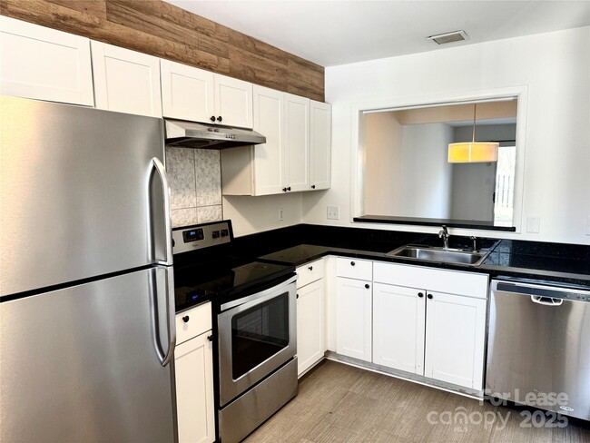 Building Photo - 6102 Heath Ridge Ct