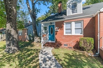 Building Photo - 2620 Mapleton Ave