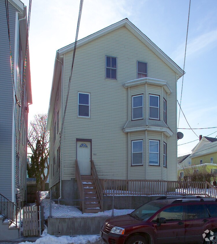 Building Photo - 93-101 Tecumseh St