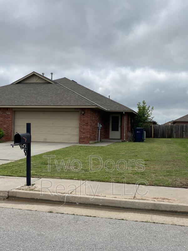 Building Photo - 1725 Riviera Ln