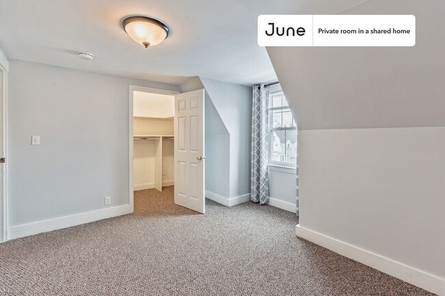 Building Photo - Private bedroom in 6 bed/2.5 bath Home