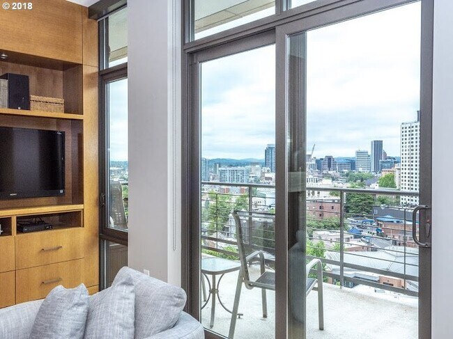 Foto del edificio - Rare rental in The Westerly - spectacular 2/2.5 unit w/sweeping views/2 parking/2 storage