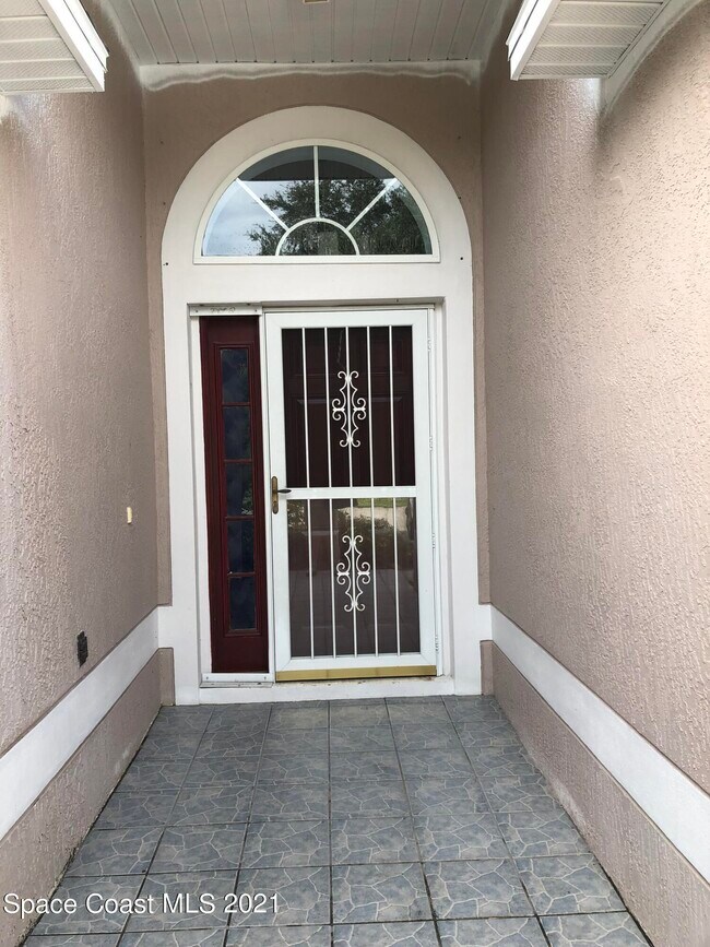 Building Photo - 1649 La Maderia Dr