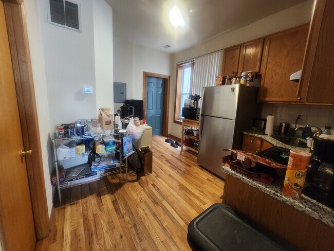 Foto del edificio - 2048 N Western Ave