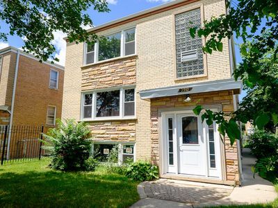 Building Photo - 2910 W Touhy Ave