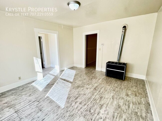 Building Photo - Wonderful, lower level unit with a great v...