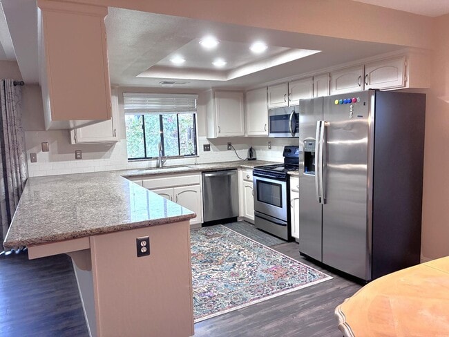 Building Photo - 1430 Fir Ave