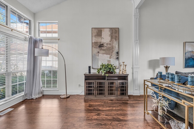 Building Photo - 6450 Bayside N Dr