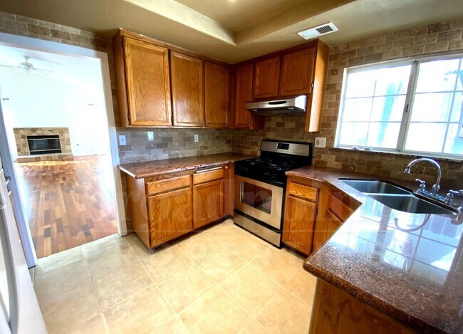 Building Photo - 2187 Amorosa Glen