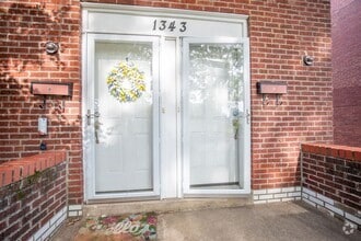 Building Photo - 1343 Woodland Dr