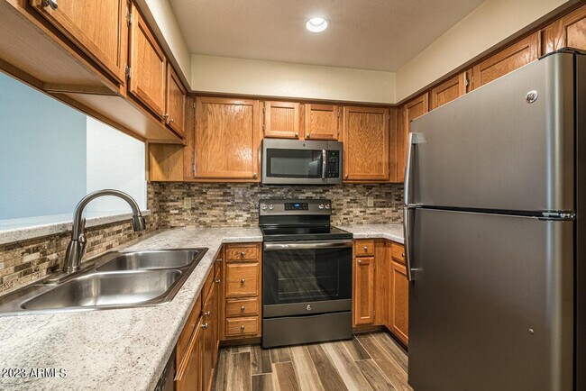 Foto del edificio - 9708 E Vía Linda