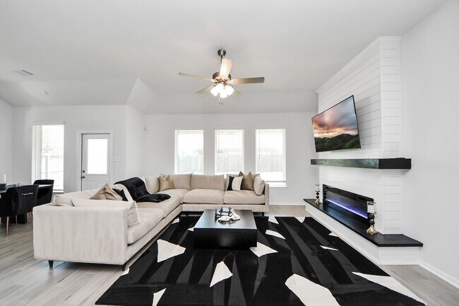 Building Photo - 10603 Juniper Br Dr