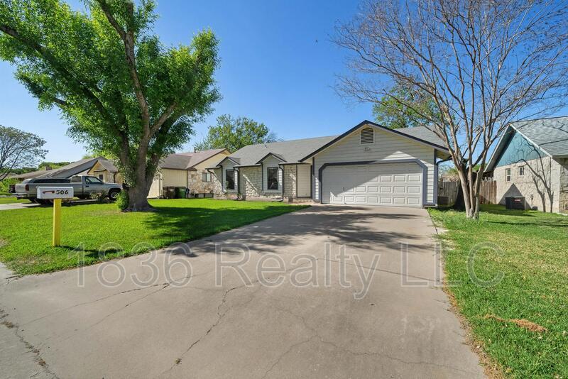 Primary Photo - 506 Yucca Dr