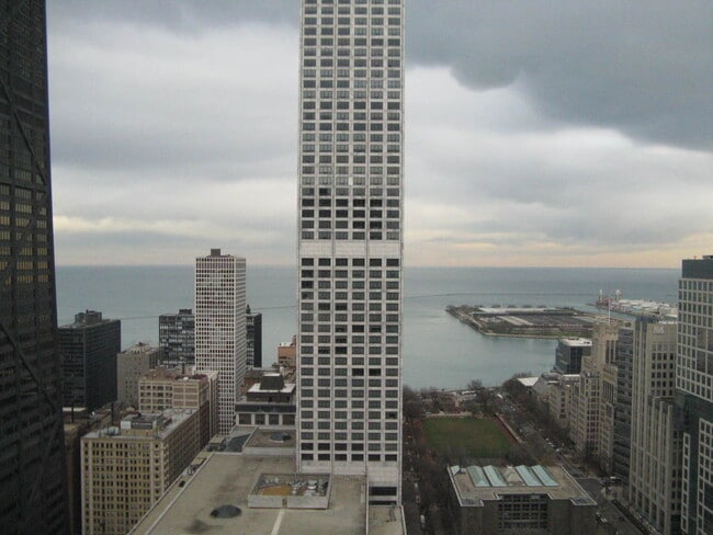 Building Photo - 111 E Chestnut St