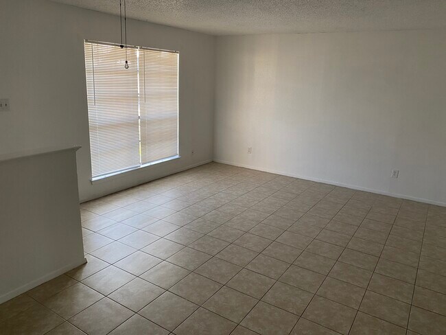 Building Photo - 117 Vista Way