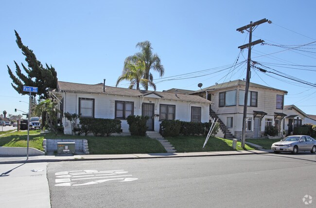 Building Photo - 402-410 Park Way