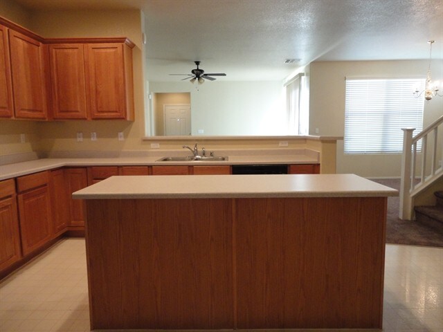 Foto del edificio - 8802 Salvestrin Point Ave