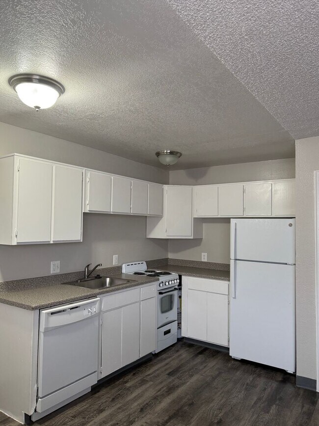Building Photo - **MOVE IN SPECIAL**  Come and apply today!!
