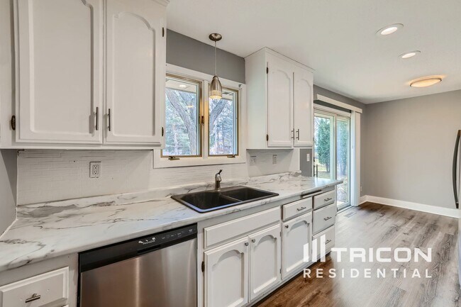 Foto del edificio - 820 Shenandoah Ln N