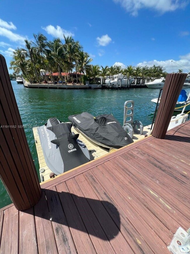 Building Photo - 2430 NE 135th St