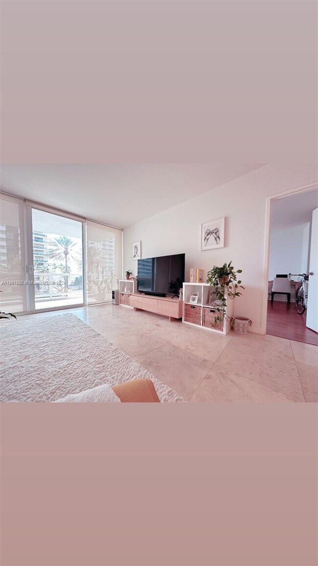 Foto del edificio - 5700 Collins Ave