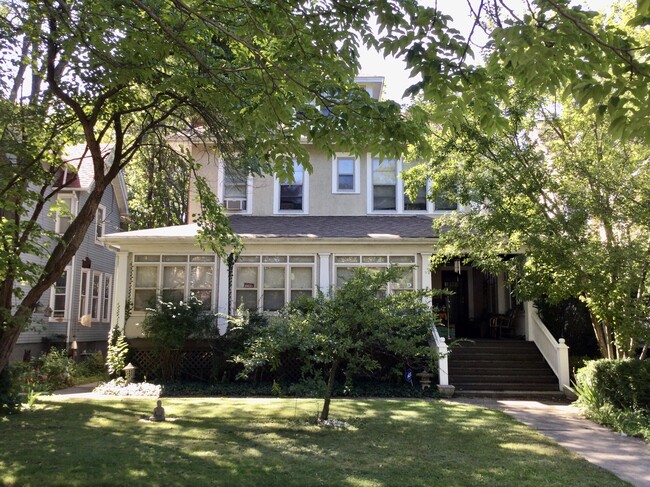 Foto del edificio - 1310 Hinman Ave