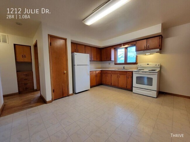 Foto del edificio - 1212 Julie Dr
