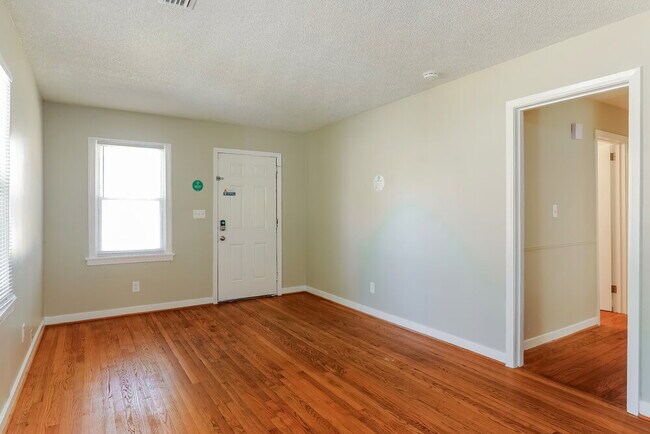 Foto del edificio - 237 Garden Ln