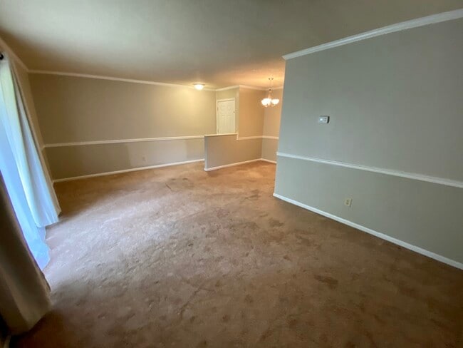 Building Photo - 3840 Overbrook Dr