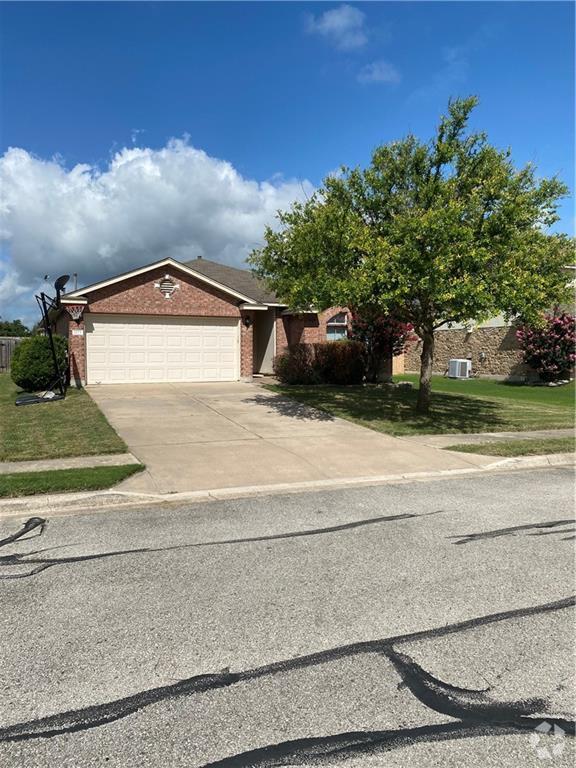 Building Photo - 1123 Burgess Dr