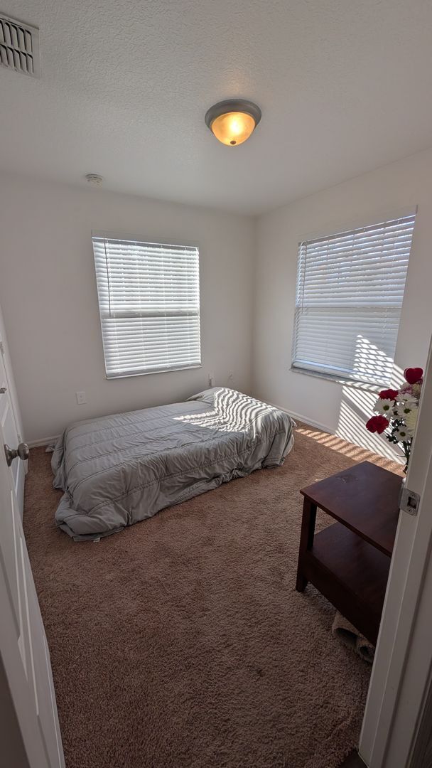 Building Photo - In the Heart of Down Town Orlando, 3 bedrooms house with lawn care service included