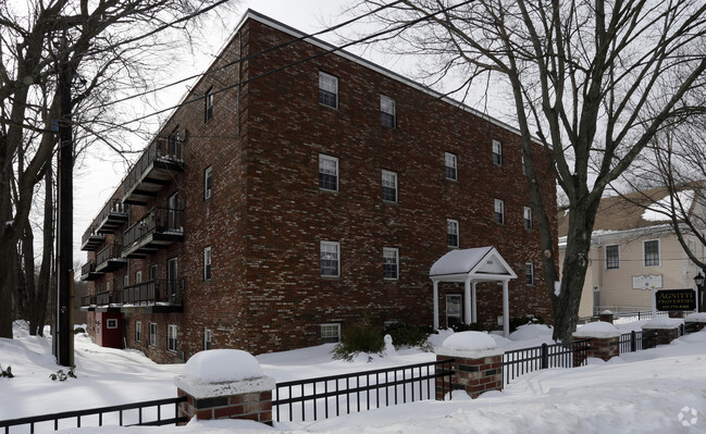 Building Photo - 605 Broad St
