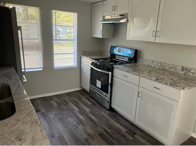 Building Photo - 2738 Spring St