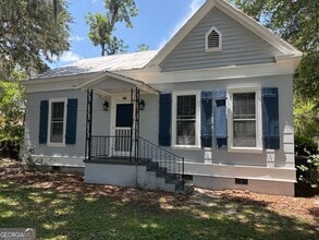 Building Photo - 504 N Maple St