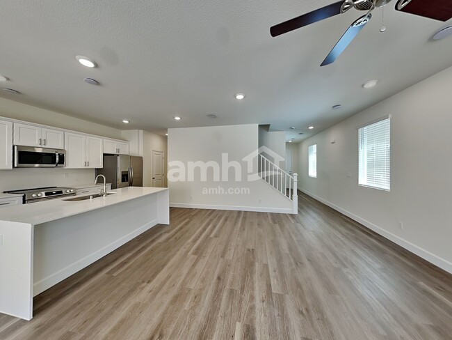 Building Photo - 10345 Medusita St